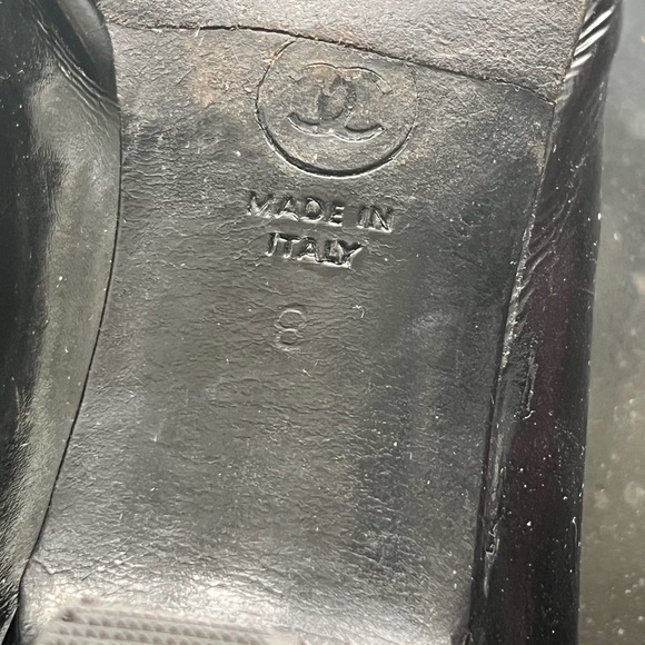 Authentic rare Chanel black leather pumps. Size 8 - Picture 6 of 8